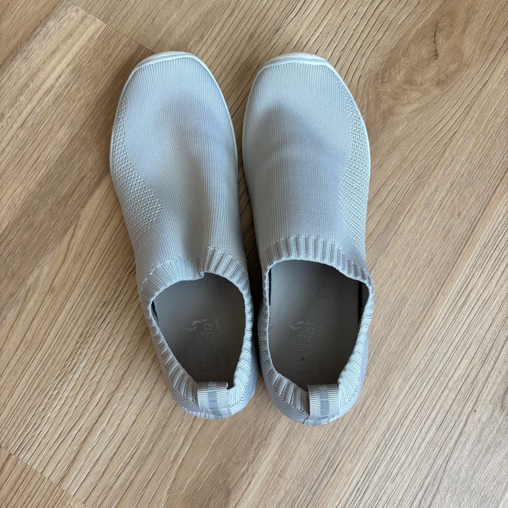 Women's Gray Athletic Slip-On Shoes 9.5 M